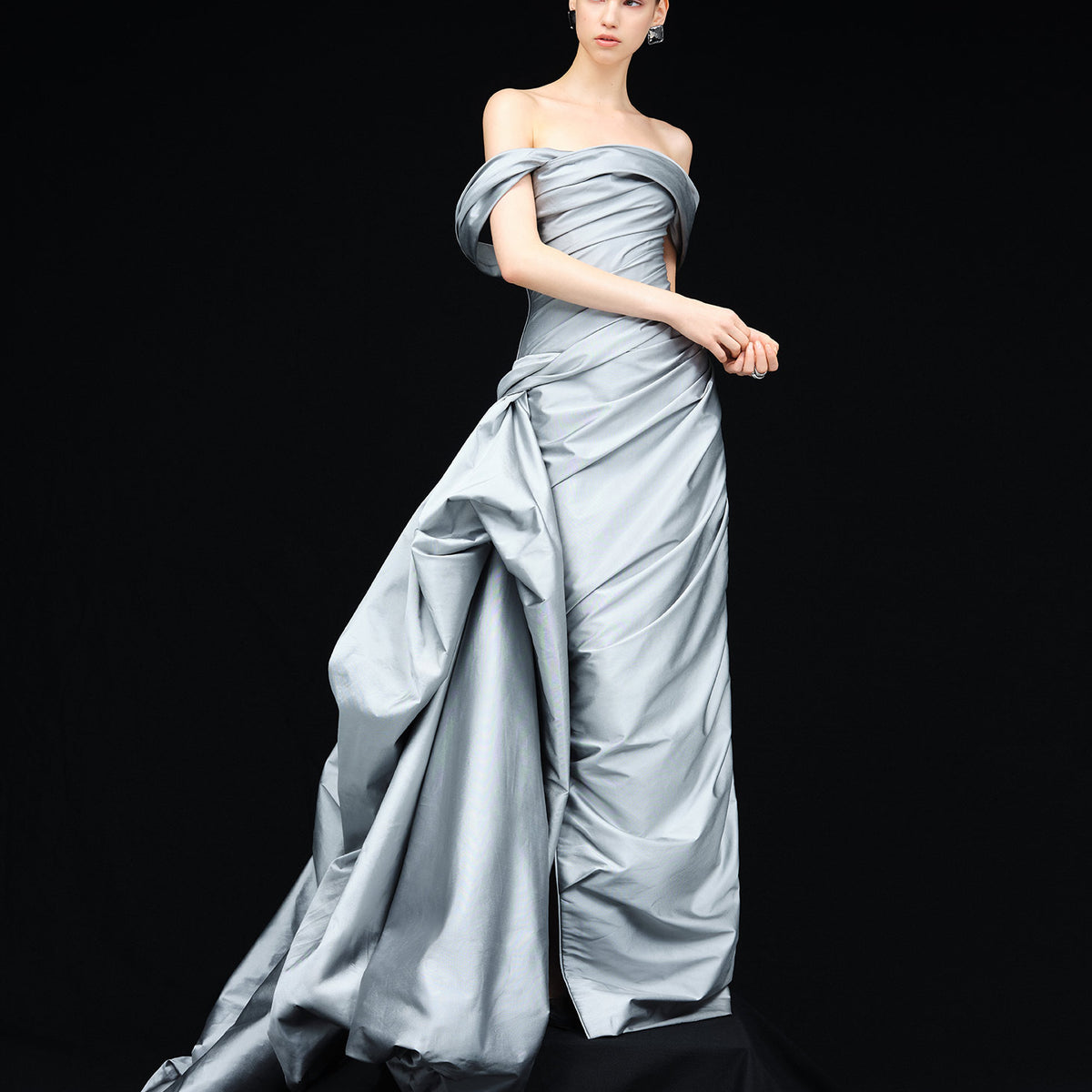 theredthread S oval pleats dress gry DRAPED Taffeta WITH SIDE TAIL 