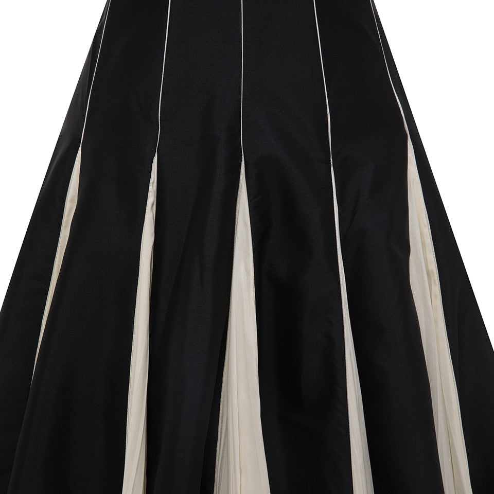 STRAPLESS A-LINE TAFFETA DRESS WITH PIPING PLEATED DETAIL